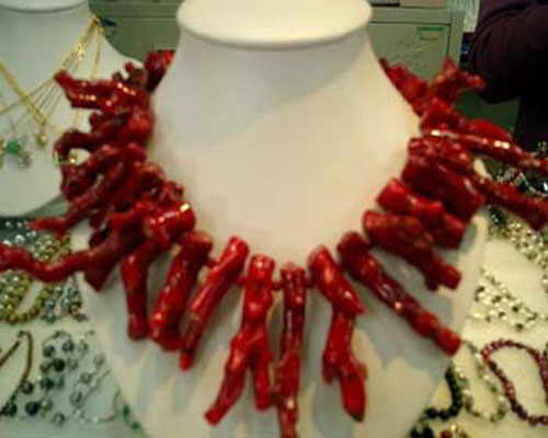 17 inches 8-60mm Red Branch Shaped Natural Coral Necklace