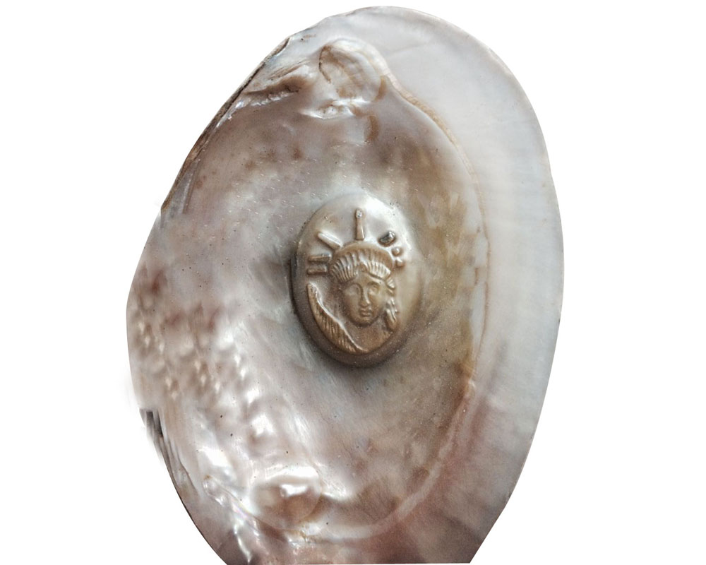 Statue of Liberty Style Customized Cultured Oyster Shell