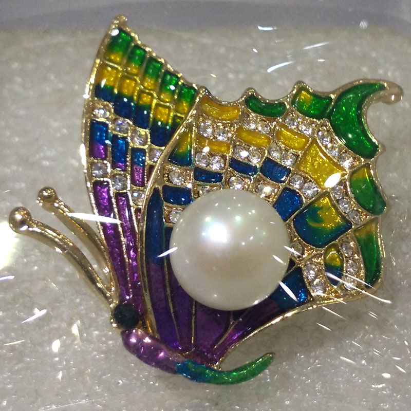Wholesale Rainbow Butterfly Style Natural White Button Pearl Brooch