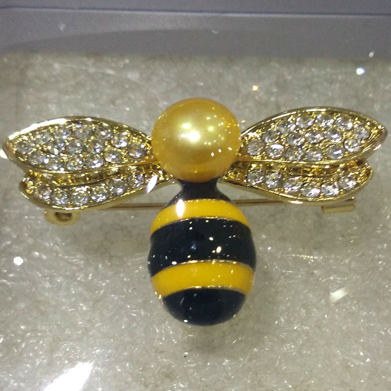 Wholesale Honey Bee Style Gold Natural Button Pearl Brooch