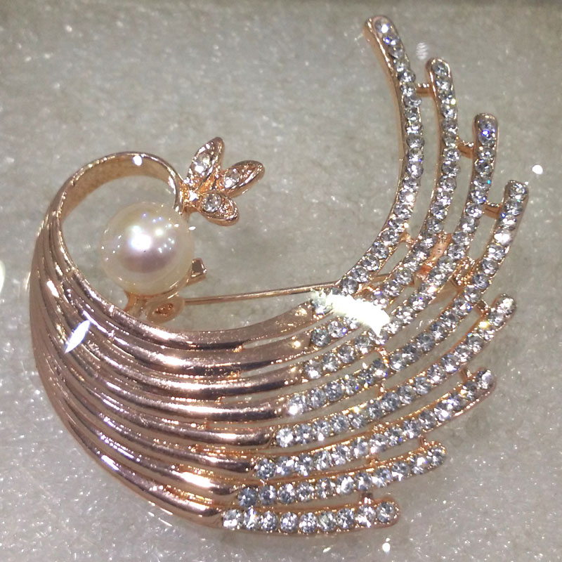 Wholesale Rose Gold Peacock Style Natural White Button Pearl Brooch