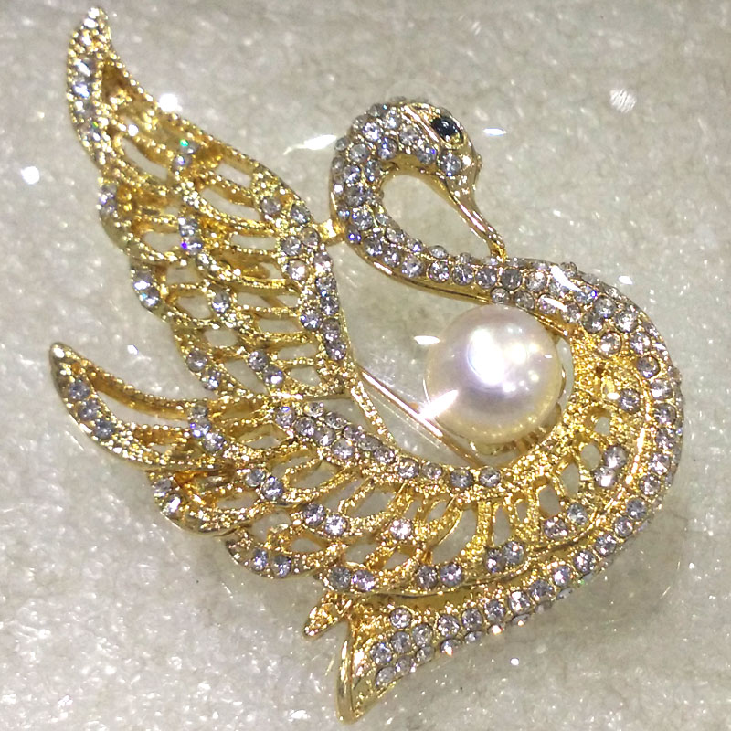Wholesale Golden Swan Style Natural White Button Pearl Brooch