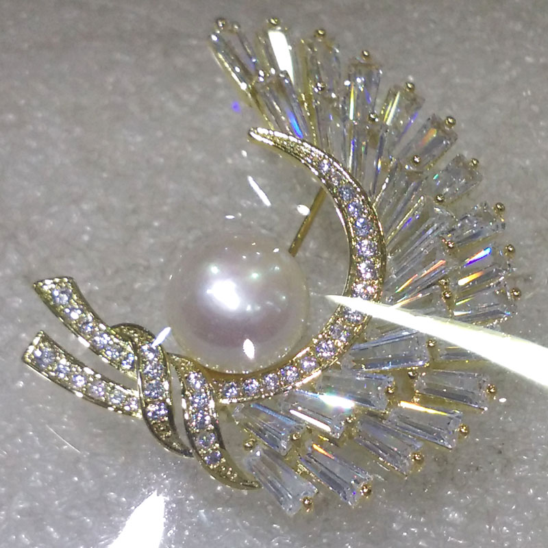 Wholesale Wing Style Natural White Button Pearl Brooch