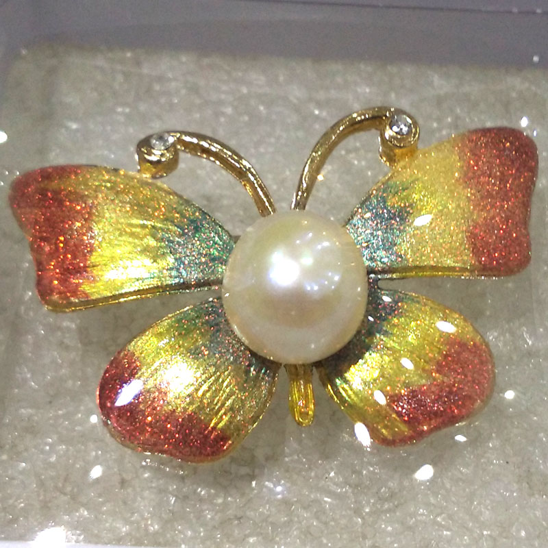 Wholesale Tricolor Butterfly Style Natural White Button Pearl Brooch