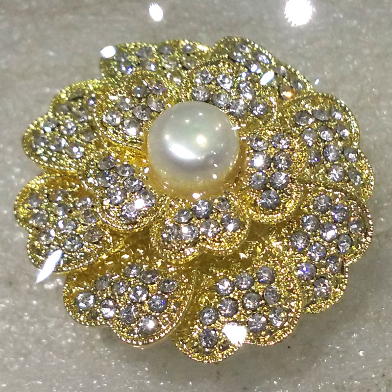 Wholesale Golden Camillia Style Natural White Button Pearl Brooch