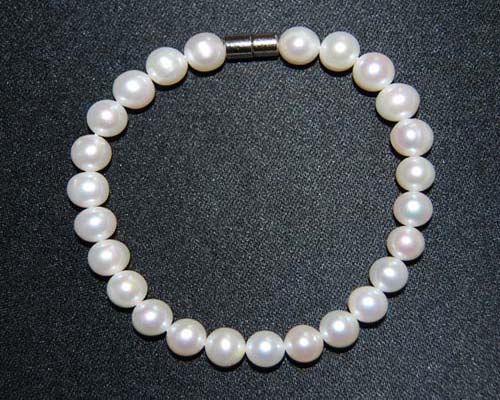 7.5 inches 5-6 mm White Pearl Bracelet with Magnetic Clasp