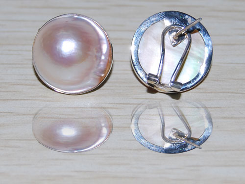 22mm White Round Natural Saltwater Mabe Pearl Clip-on Earring