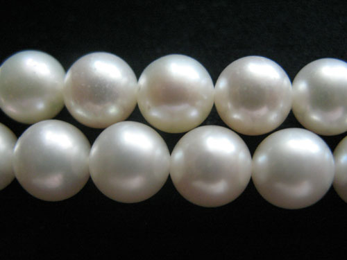 16 inches AAA 8-9mm White Round Fresh Water Pearls Loose Strand