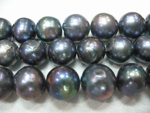 16 inches A 12-13mm Black Round Freshwater Pearls Loose Strand