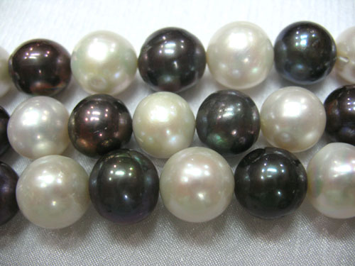 16 inches A 12-13mm White&Black Round Freshwater Pearls Loose Strand
