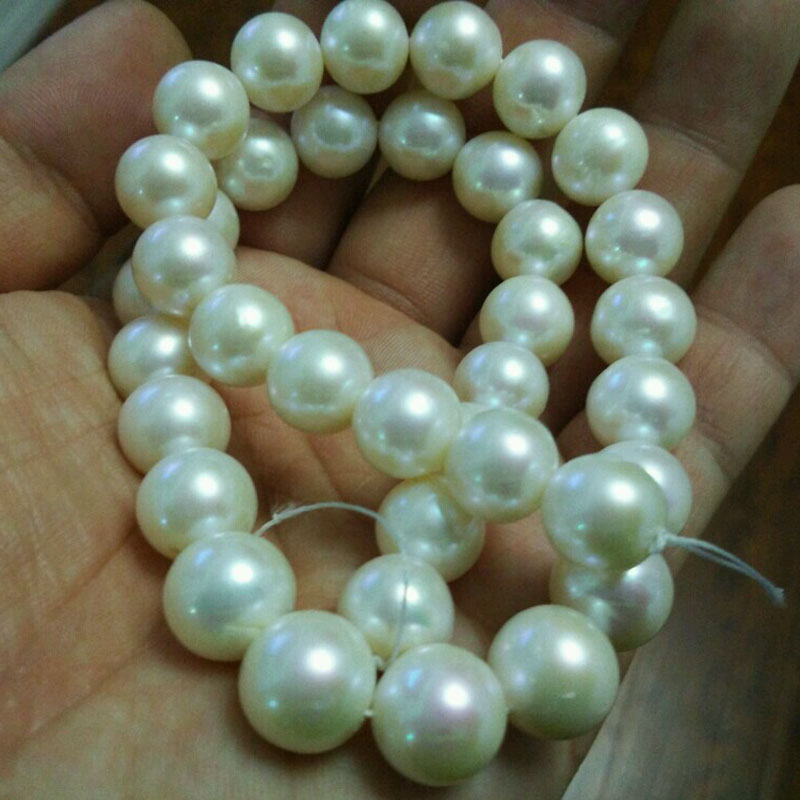16 inches 9-10mm AA+ White Round Freshwater Pearls Loose Strand