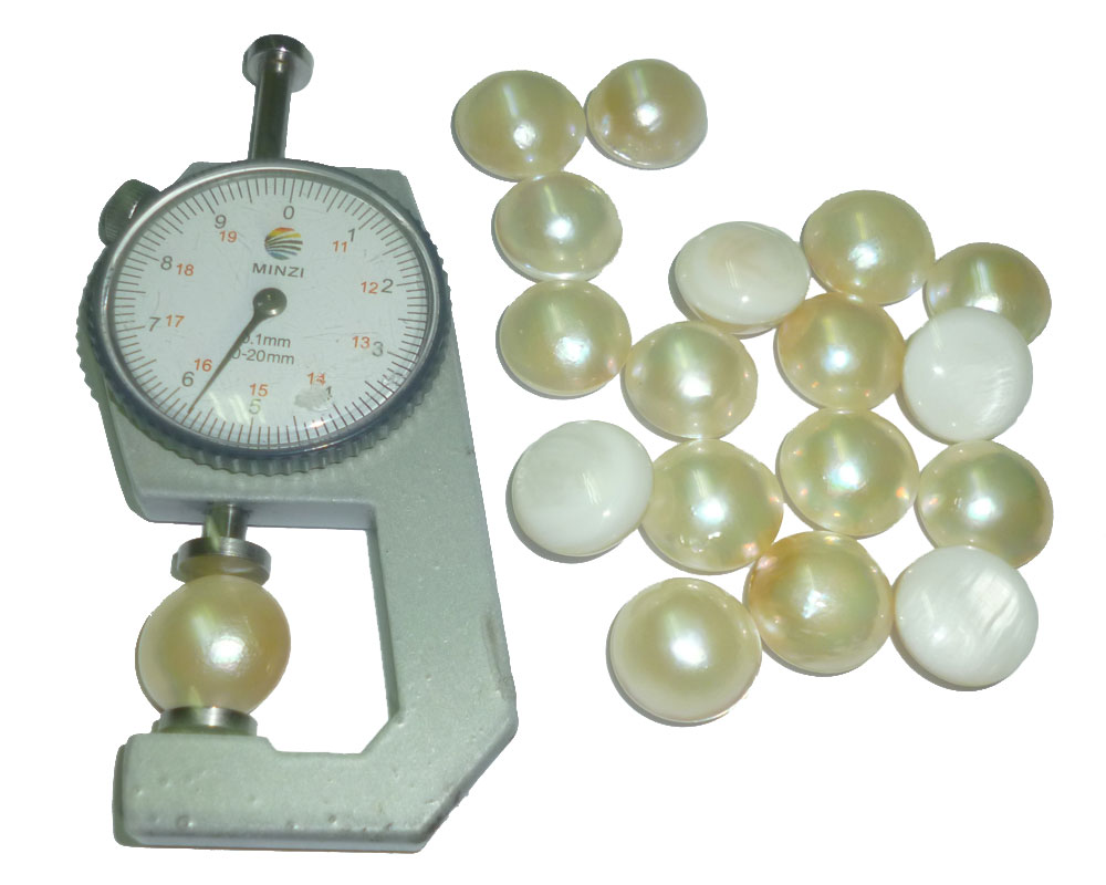 A 15-16mm Trimmed Natural White Saltwater Loose Mabe Pearl,Sold by Piece