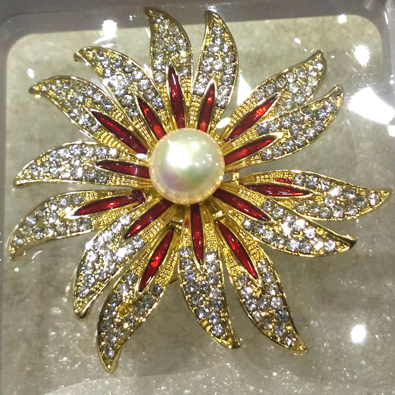 Wholesale Sun Flower Style Natural White Button Pearl Brooch