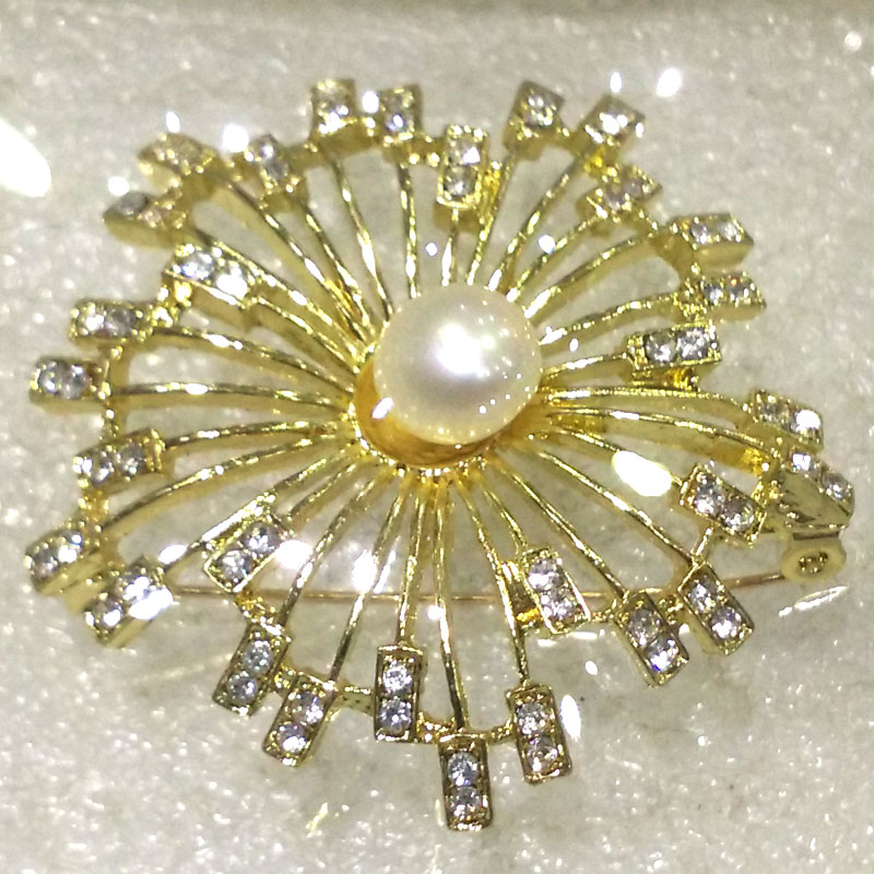 Wholesale Golden Chrysanthemum Style Natural White Button Pearl Brooch