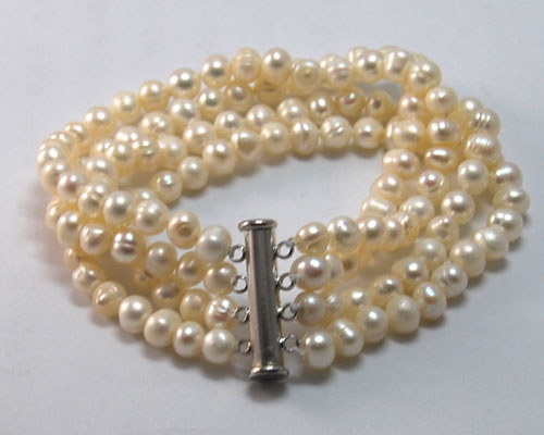 7.5 inches 4 rows A 6-7 mm White Freshwater Pearl Bracelet