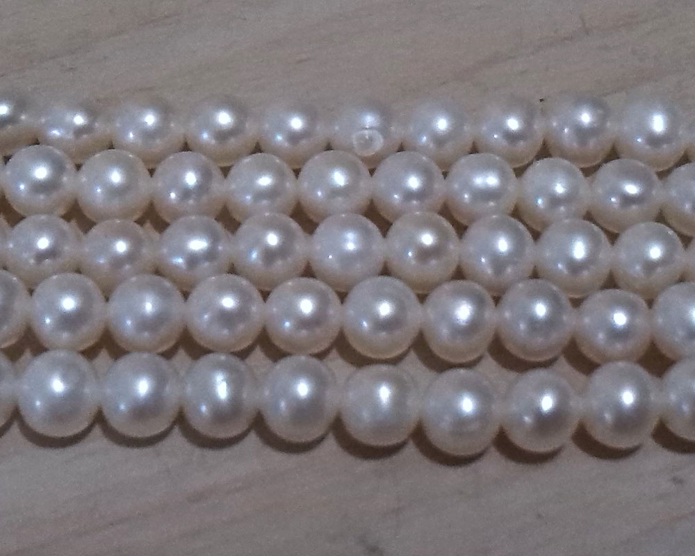 16 inches AA+ 4-5mm White Round Freshwater Pearls Loose Strand